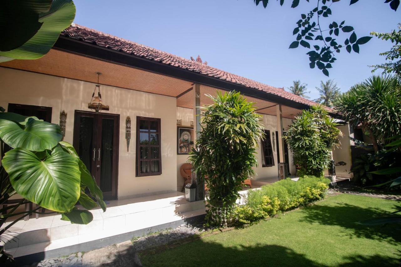 Giri Sari Guest House Pemuteran Екстериор снимка